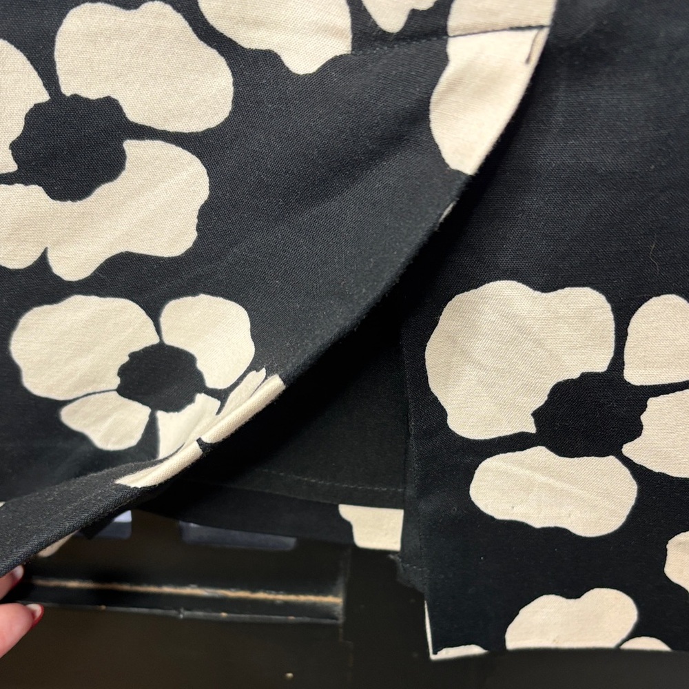 🖤 LOFT Black Cream Floral Midi Skirt Women’s Size 6, back zip with stretch🖤 - Picture 8 of 16